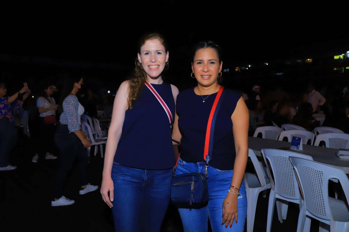 FOTOS: Así disfrutaron los sampedranos del concierto de “El Buki”