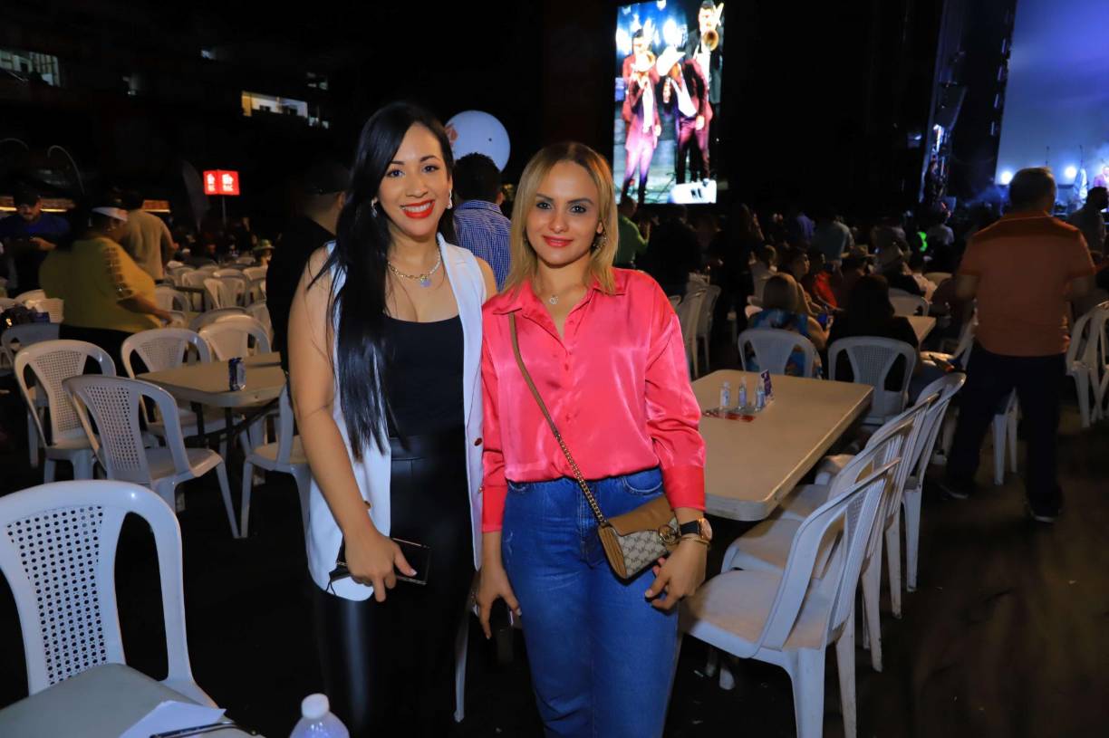 FOTOS: Así disfrutaron los sampedranos del concierto de “El Buki”