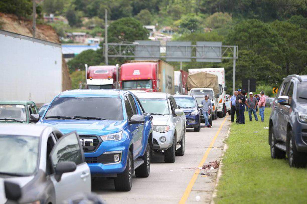 Desalojan a pacientes renales que tenían toma de carretera