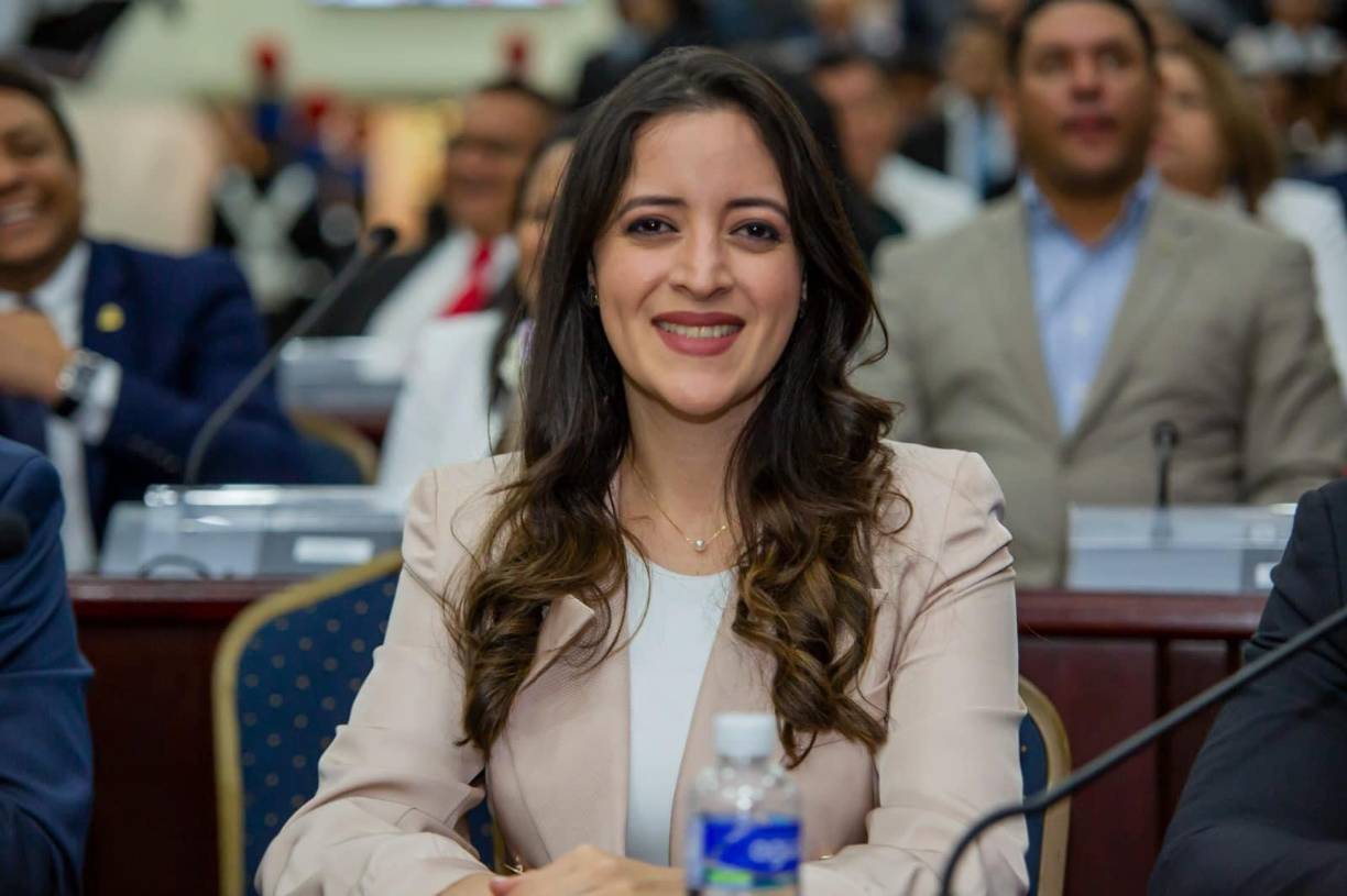 Lo cierto es que la funcionaria ha causado sensación con su estilo, estos son los mejores atuendos de La Pichu. 