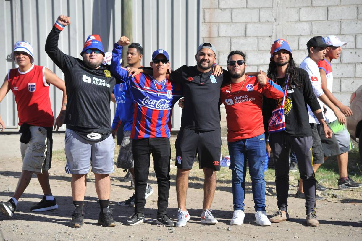 Desde tempranas horas, los aficionados llegaron al recinto para presenciar el gran duelo entre Olimpia y Marathón. 