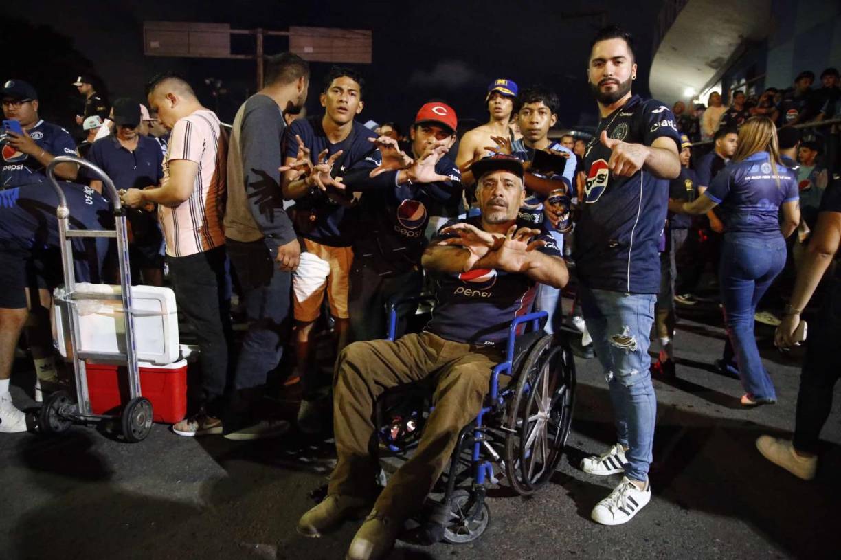 Barra del Motagua enciende la final con ambientazo en las gradas