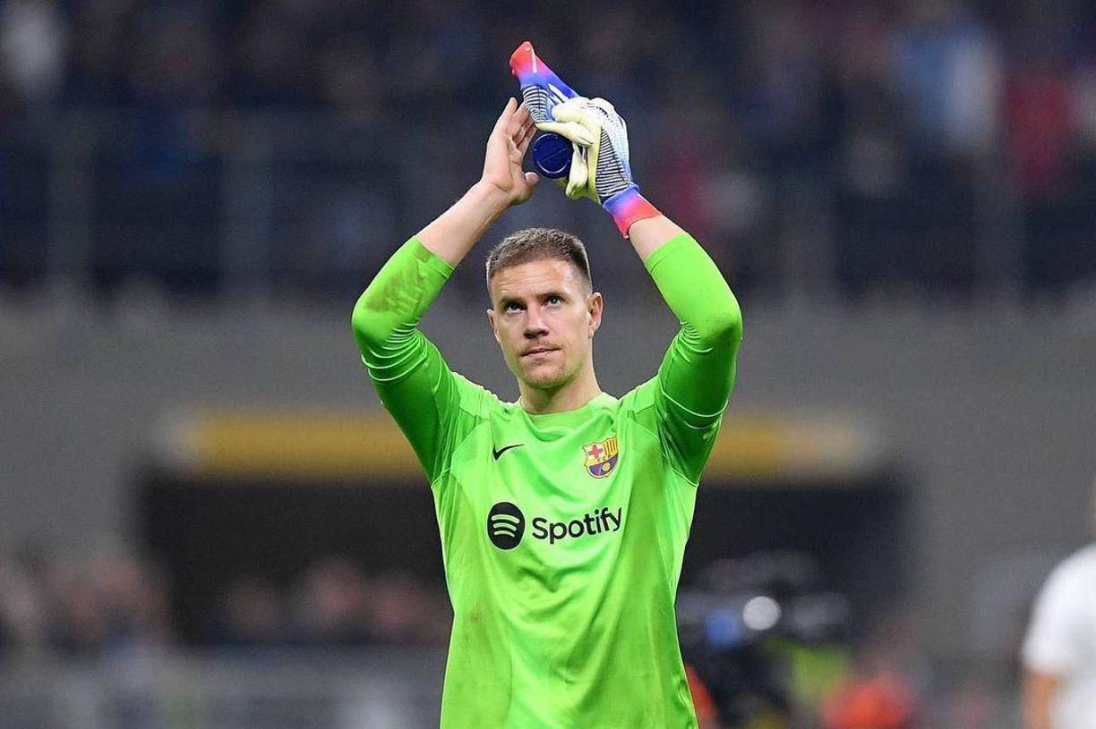 El Barcelona anunció este viernes la renovación del portero alemán Marc-André ter Stegen, que firmó un contrato que le vincula con el club azulgrana hasta el 30 de junio de 2028 y una cláusula de rescisión fijada en 500 millones de euros.
