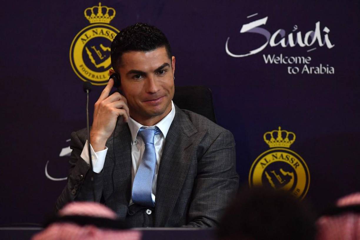 Antes de ser presentado ante su afición, Cristiano respondió a algunas preguntas en rueda de prensa junto al entrenador del Al Nassr, Rudi García, y el presidente de la junta directiva de Al Nassr, Mussali al Muammar.