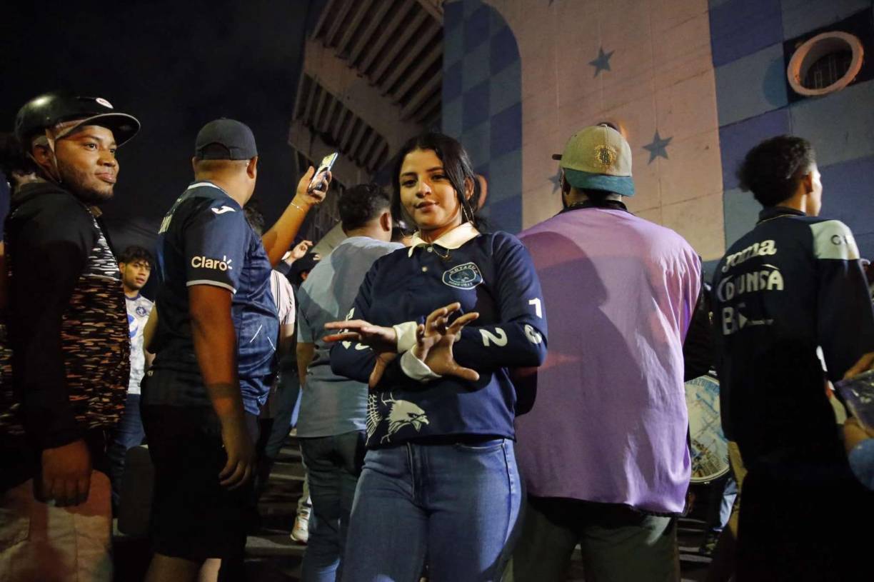 La rivalidad entre Olimpia y Motagua es una de las más intensas del fútbol hondureño, con numerosos enfrentamientos en finales y partidos decisivos a lo largo de los años. 