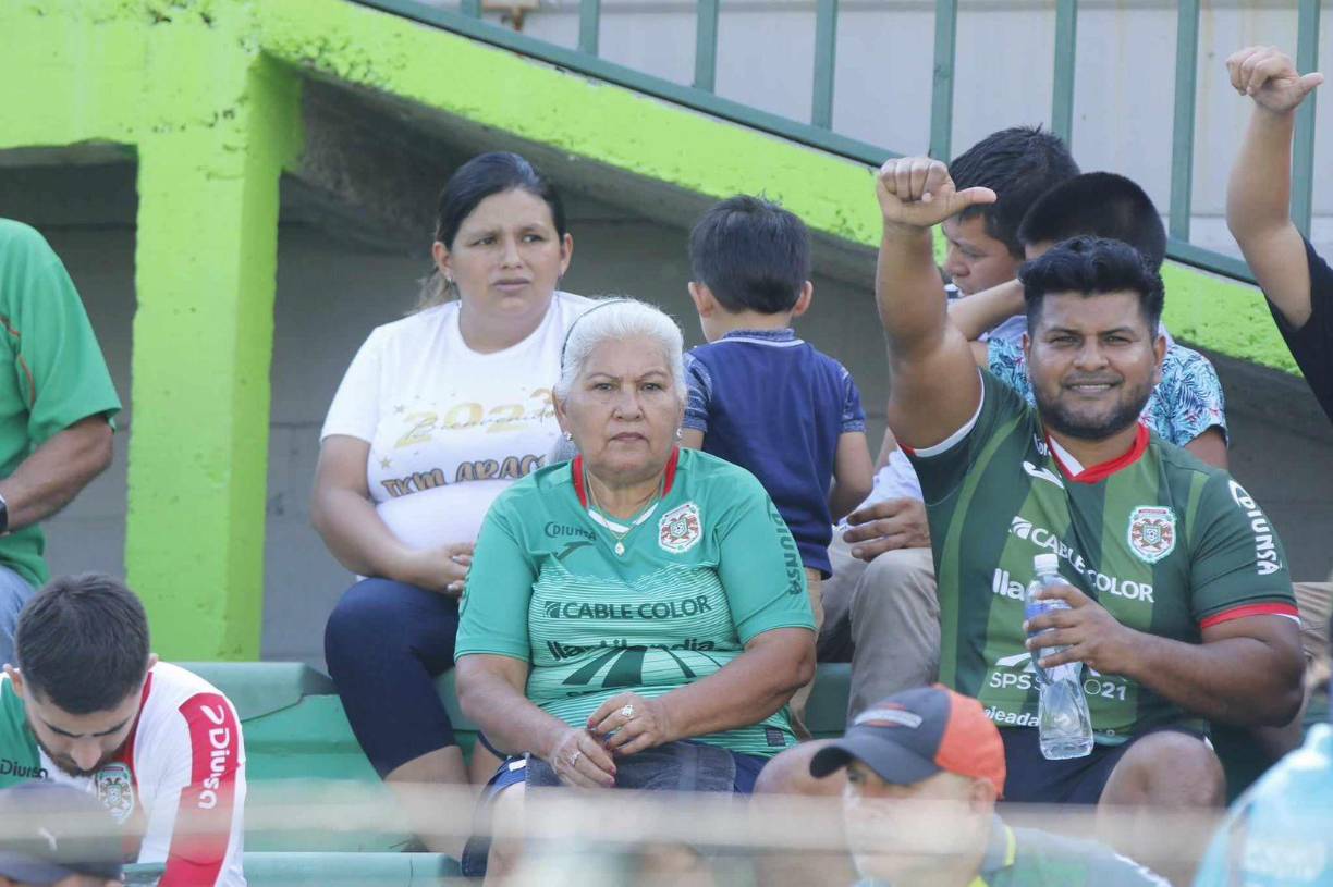 Bellas chicas y periodistas adornan el Marathón-Olancho FC en SPS