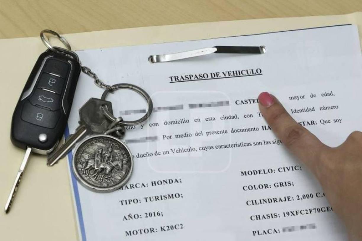 Más de 300 trámites por traspaso de vehículos son atendidos a diario en la oficina del Instituto de la Propiedad (IP) en San Pedro Sula. 