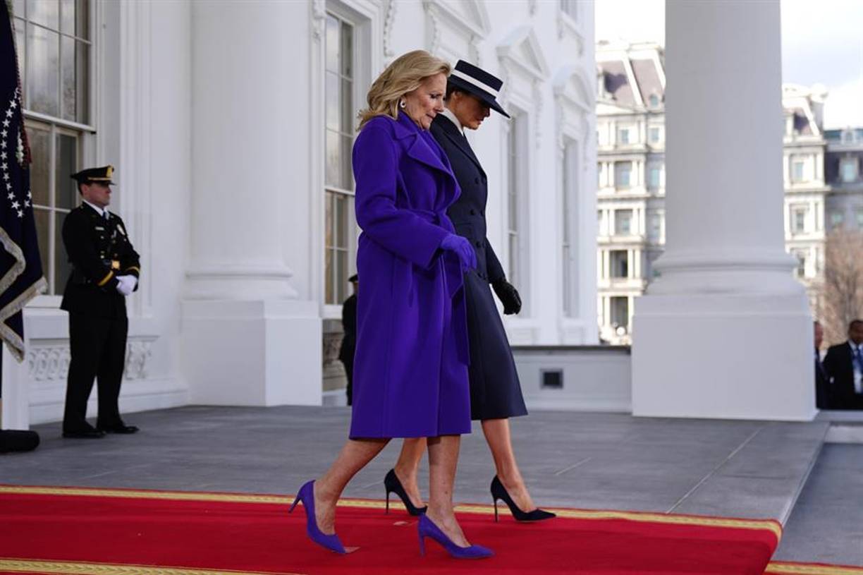 “El atuendo de la señora Trump fue creado por algunos de los mejores artesanos de Estados Unidos y me enorgullece mostrar ese trabajo al mundo”, agregó.