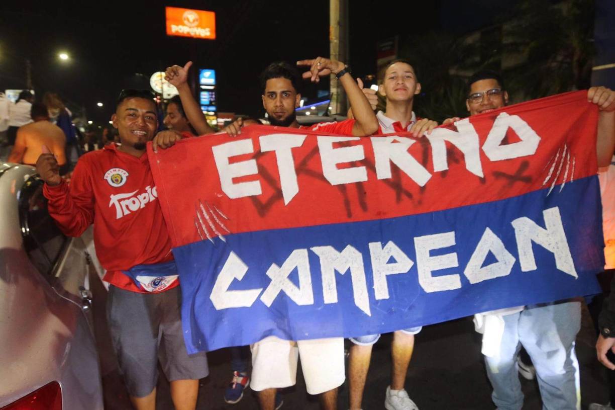 El León se consagró bicampeón de la Liga Nacional y así lo celebraron su hinchas.