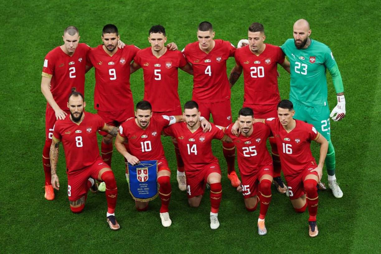 Tras dos jornadas disputadas, Serbia suma solamente un punto y este viernes se enfrentan a Suiza. Los serbios deben de ganar y esperar que Camerún pierda ante Brasil para avanzar a octavos de final.