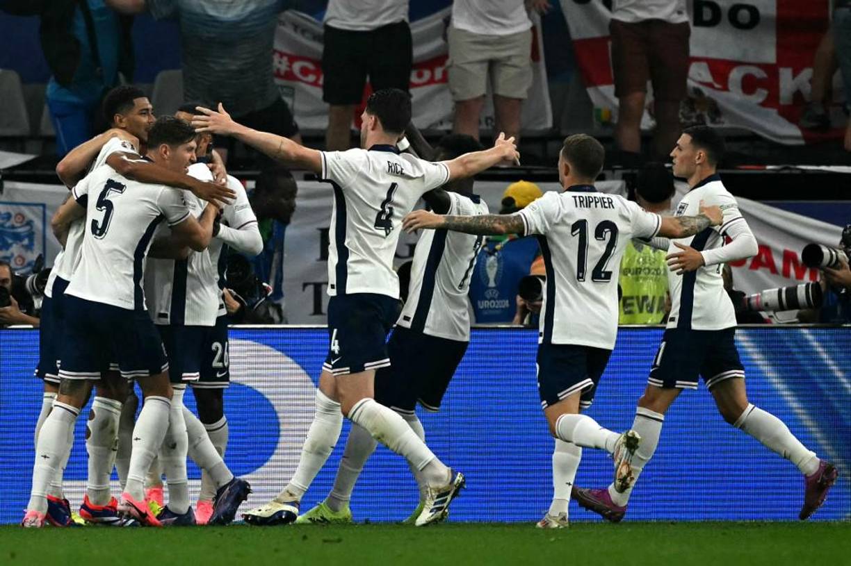  “Los españoles jugaron su semifinal un día antes que los ingleses, ganando 2-1 a Francia el martes, mientras que Inglaterra llegó a la final sólo 24 horas después con una victoria por 2-1 contra Países Bajos”, dispara la prensa alemana. 