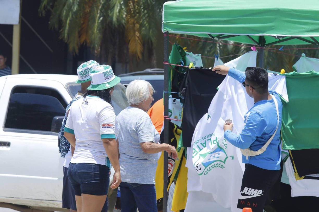 Desde tempranas horas, los aficionados empezaron a llegar a las instalaciones del recinto previo a la gran final.