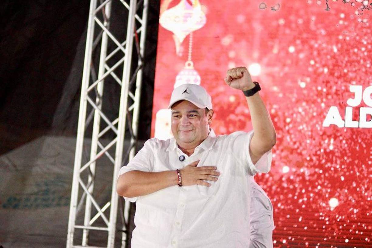 “Hemos tenido conocimiento del atentado del cual fue objeto el señor alcalde municipal del Distrito Central. En ese sentido, hemos nombrado un equipo especial de investigadores de alto perfil para darle seguimiento y respuesta a este lamentable suceso”, dijo el director de la DPI, comisionado general Eduardo Antonio Turcios Andrade.