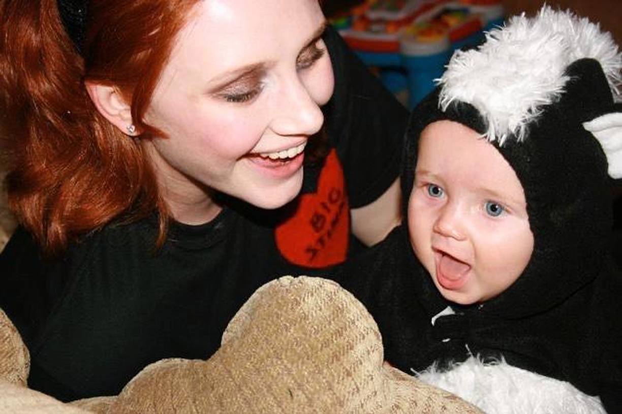 Recientemente, Bryce posteó una fotografía con un tierno mensaje para su hijo Theo, quien cumplió 15 años y también tiene la libertad de elegir su género abiertamente. 