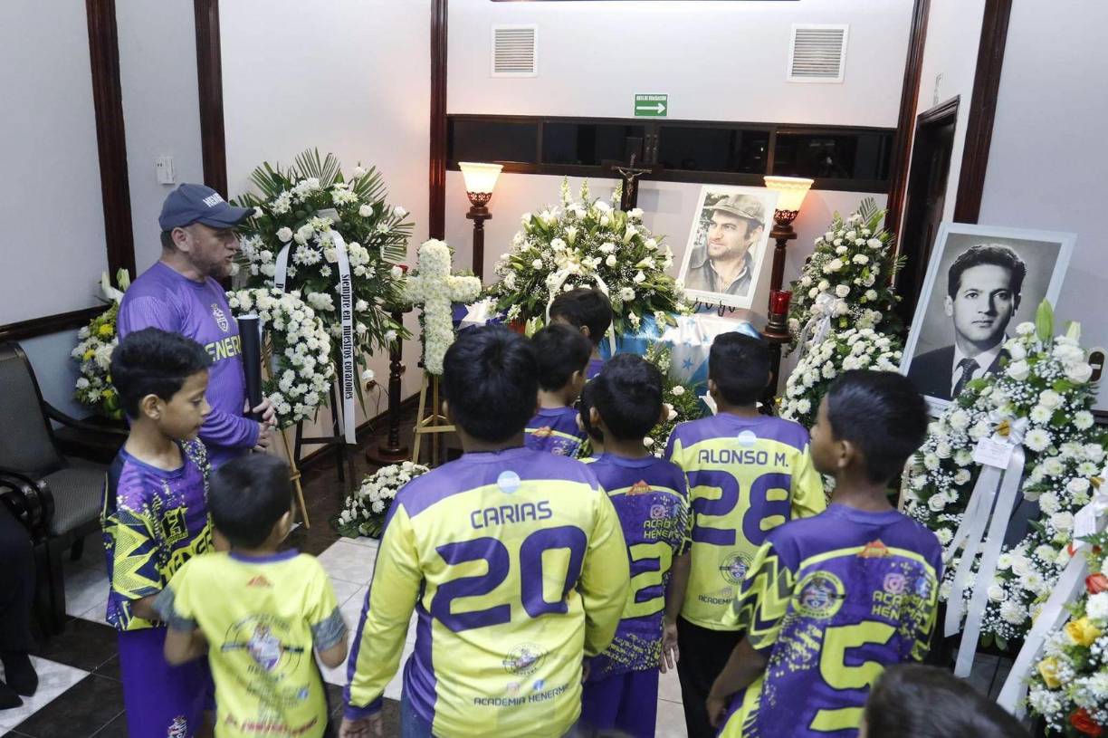 En el velatorio los niños de las diferentes categorías de la Academia Juventud Henerma, se hicieron presentes.