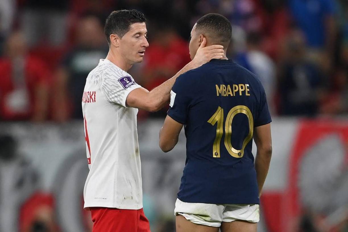 Con dos goles y una asistencia, Kylian <b>Mbappé</b> se convirtió en el artífice de la victoria de Francia por 3-1 ante una voluntariosa Polonia, este domingo en Doha, un triunfo que mete a los ‘Bleus’ en los cuartos de final del Mundial de Catar-2022.
