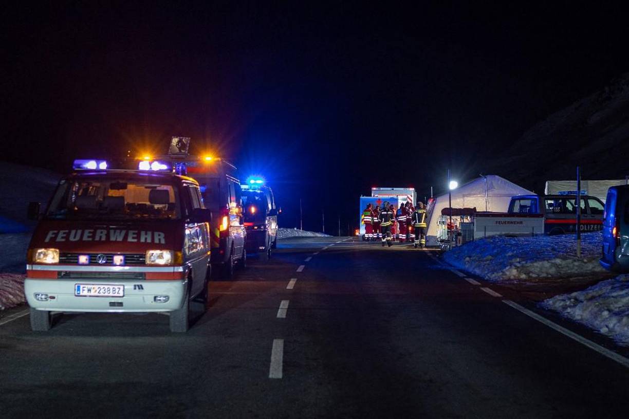 Hermann Fercher, jefe del equipo de rescate, indicó a la radiotelevisión pública austríaca ORF que las labores de rescate podrían continuar “toda la noche”: 
