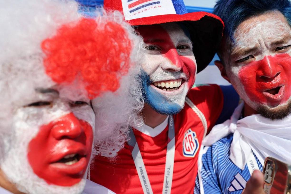 Aficionados de Japón y Costa Rica dieron el ejemplo al compartir en el estadio.