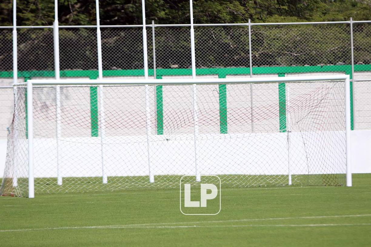 Así lucen las porterías del estadio Carlos Miranda, listas para el partido Motagua-Real Sociedad.