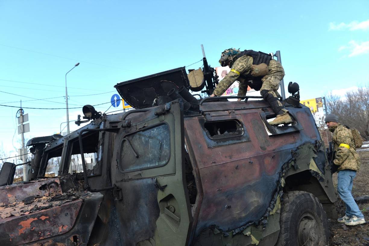 El presidente ucraniano, Volodimir Zelenski informó que la noche del sábado al domingo fue “dura” y denunció que los bombardeos rusos atacaron zonas residenciales.