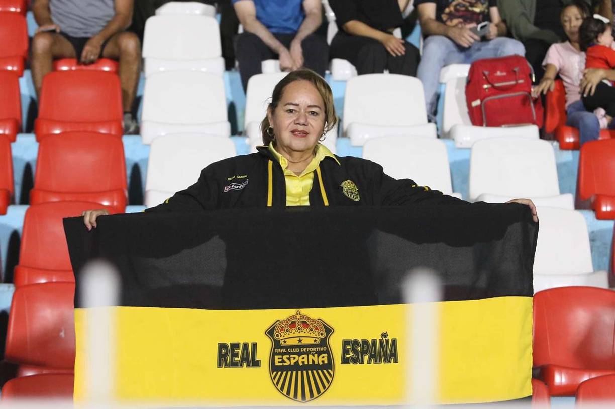 Las linduras del Olimpia en el Clásico, la chica de Real España y show de la Ultra Fiel