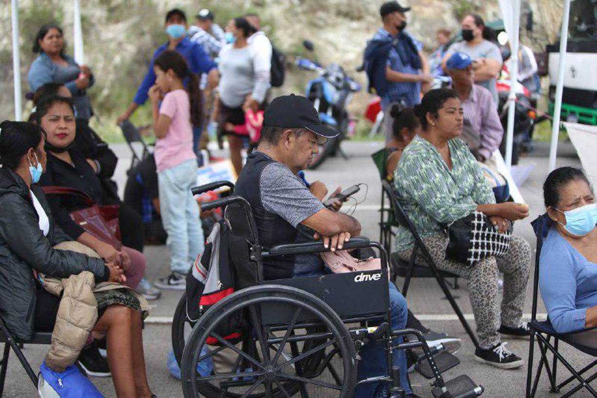 Los pacientes exigen una mejor atención médica y se cancele el proceso de licitación directa.