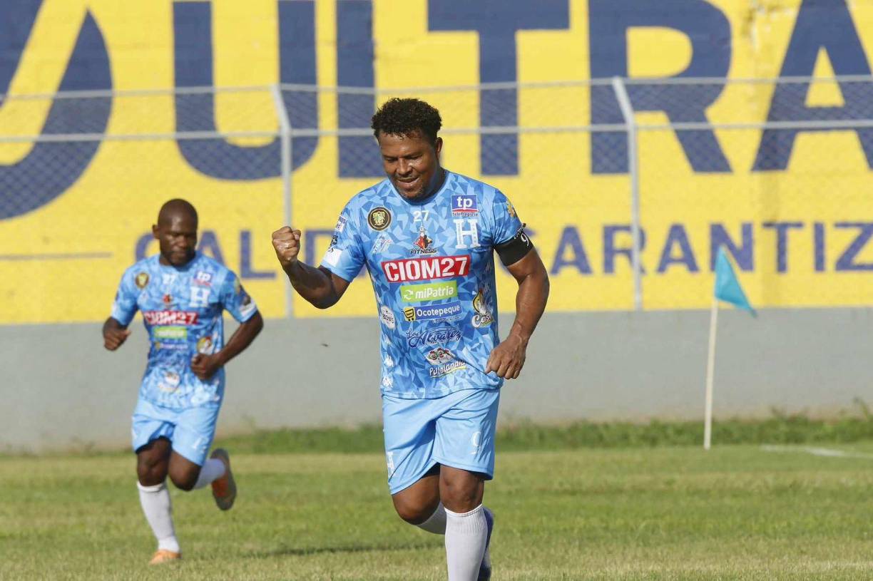 El primero llegó pasado del minuto 20 en una combinación con Tyson Núñez, que le sirvió el esférico dentro del área para que el ‘9’ definiera de izquierda y encajara su primer tanto.