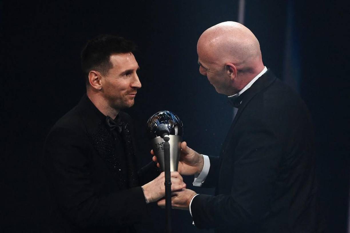 Messi e Infantino sostuvieron una pequeña conversación .