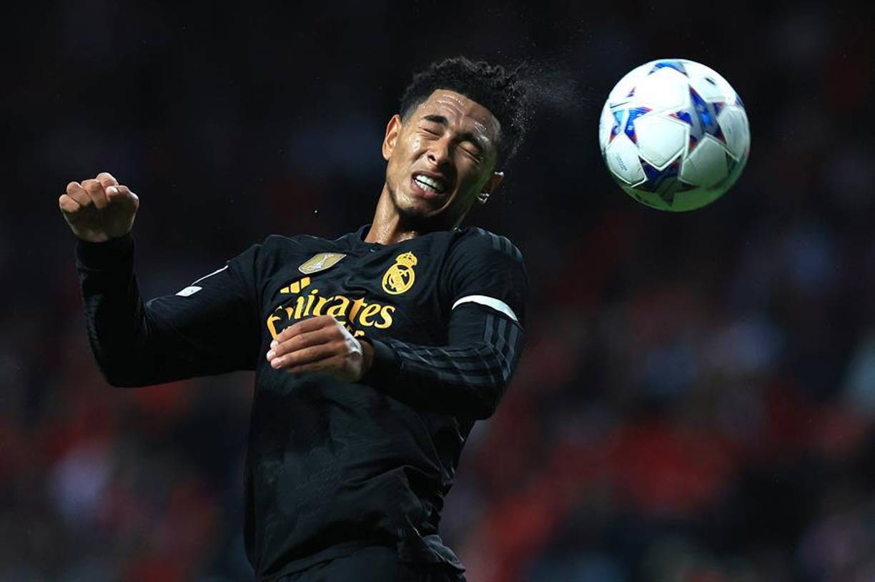 El futbolista inglés pidió ser atendido y poco después terminó abandonando el terreno de juego. En su lugar ingresó Lucas Vazquez al minuto 89 del partido.