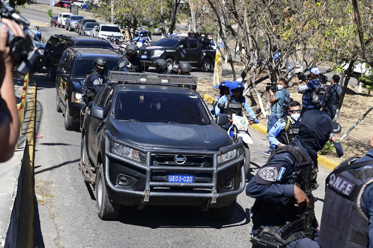  EE.UU. desclasificó el 7 de febrero la inclusión de Juan Orlando Hernández, quien comparecerá el 16 de marzo en la segunda audiencia, para la evacuación de pruebas, en su lista de corruptos en julio pasado, cuando todavía estaba en el cargo, por su presunta vinculación con el narcotráfico.