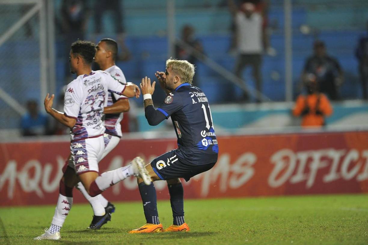 Así se lamentaba Agustín Auzmendi tras su terrible fallo frente a la portería del Saprissa.