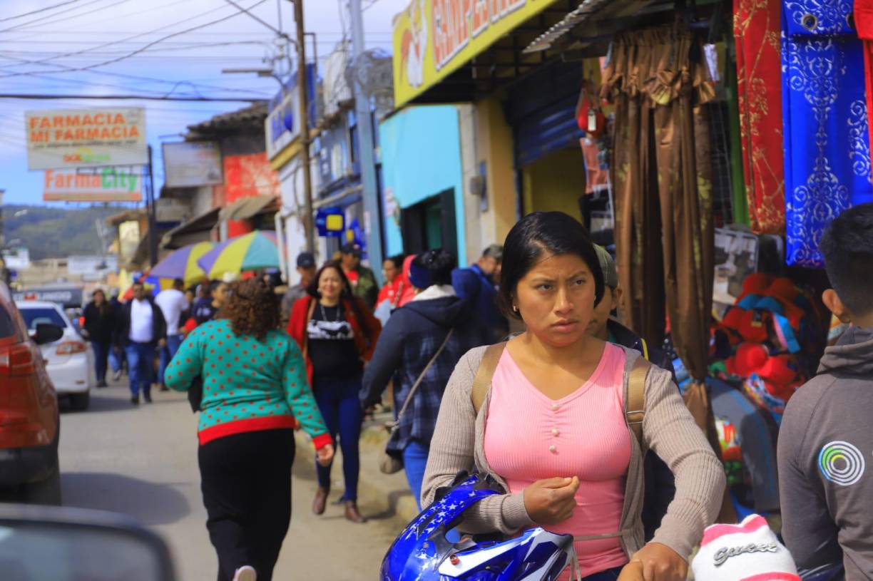 Frío obliga a intibucanos a sacar sus suéteres