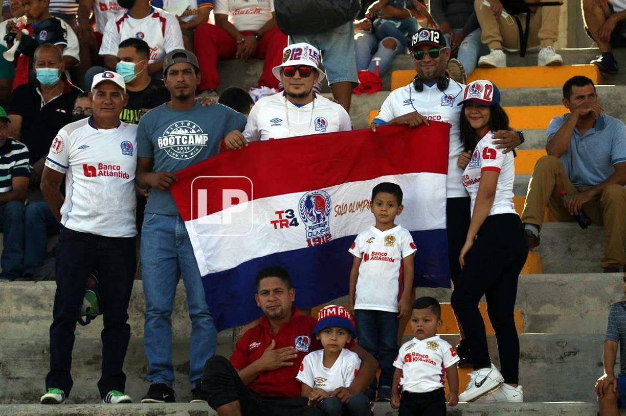 Un buen número de aficionados del Olimpia llegaron al estadio Marcelo Tinoco de Danlí.