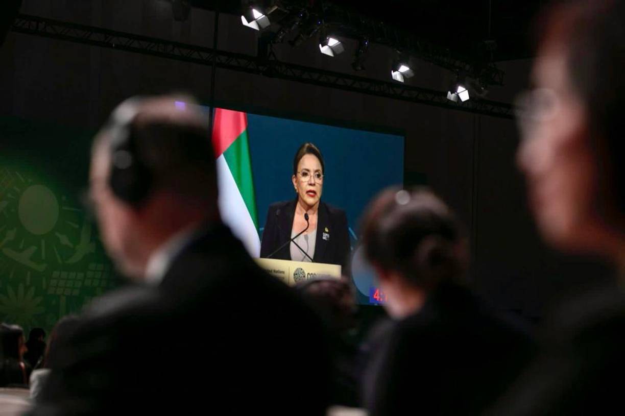 Castro enfatizó que los pueblos del sur, históricamente colonizados y principales proveedores de recursos, enfrentan “las peores consecuencias del cambio climático, mientras tanto los más poderosos del mundo anuncian planes especiales para escapar a otros planetas dejando atrás una tierra devastada”.