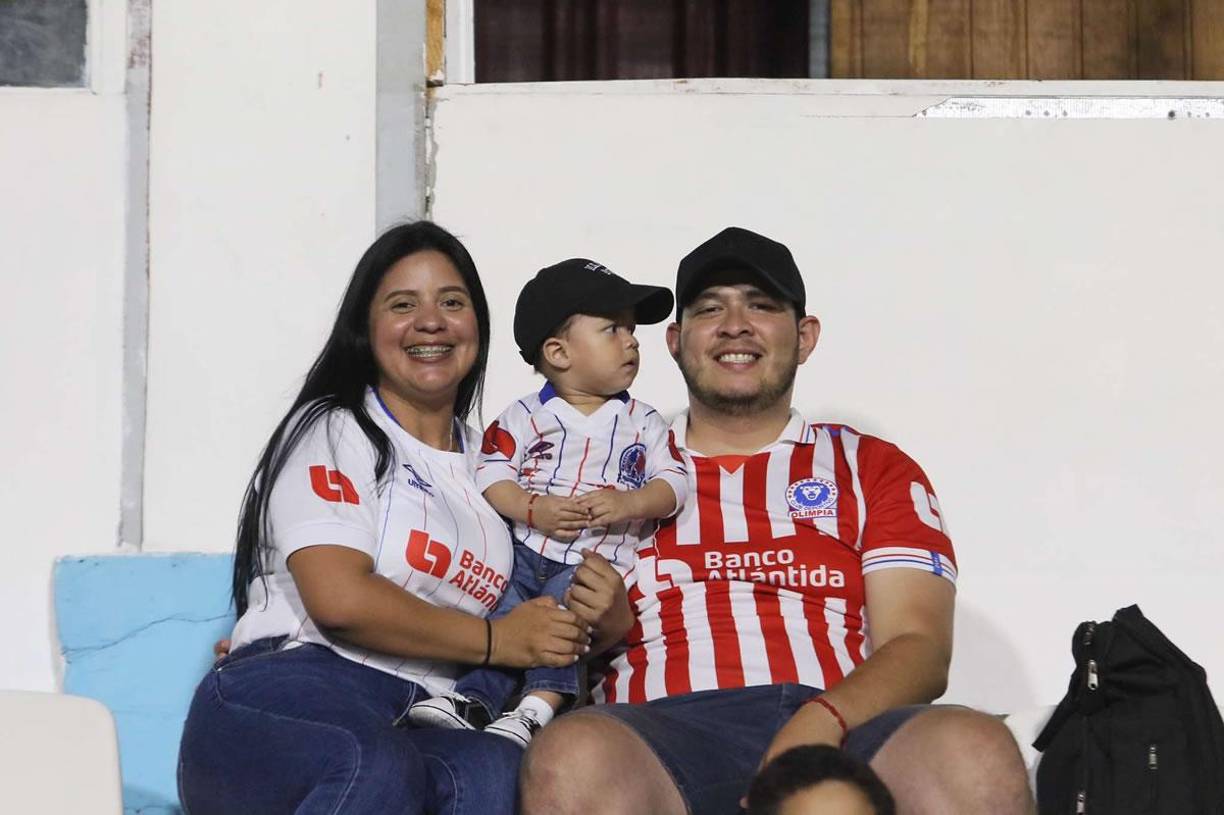 Las linduras del Olimpia en el Clásico, la chica de Real España y show de la Ultra Fiel