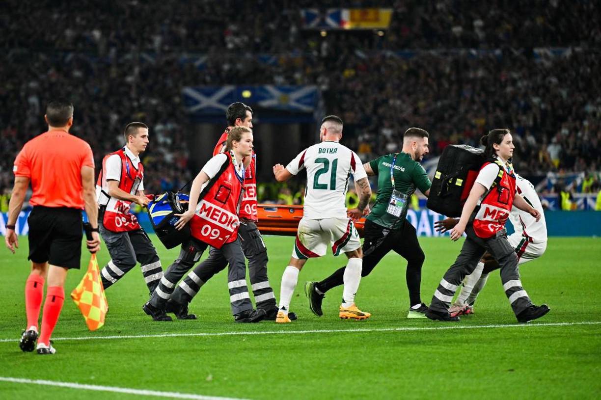 Inmediatamente pidieron atención médica para el jugador que forma parte de la selección de Hungría. 