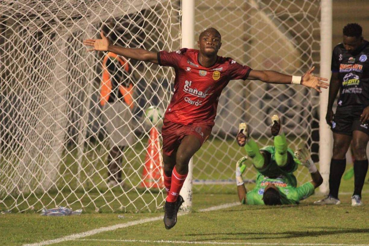 Una de las opciones para Miguel Falero en la zona ofensiva es el joven Carter Bodden, una de las revelaciones del Real España en el Apertura 2023.