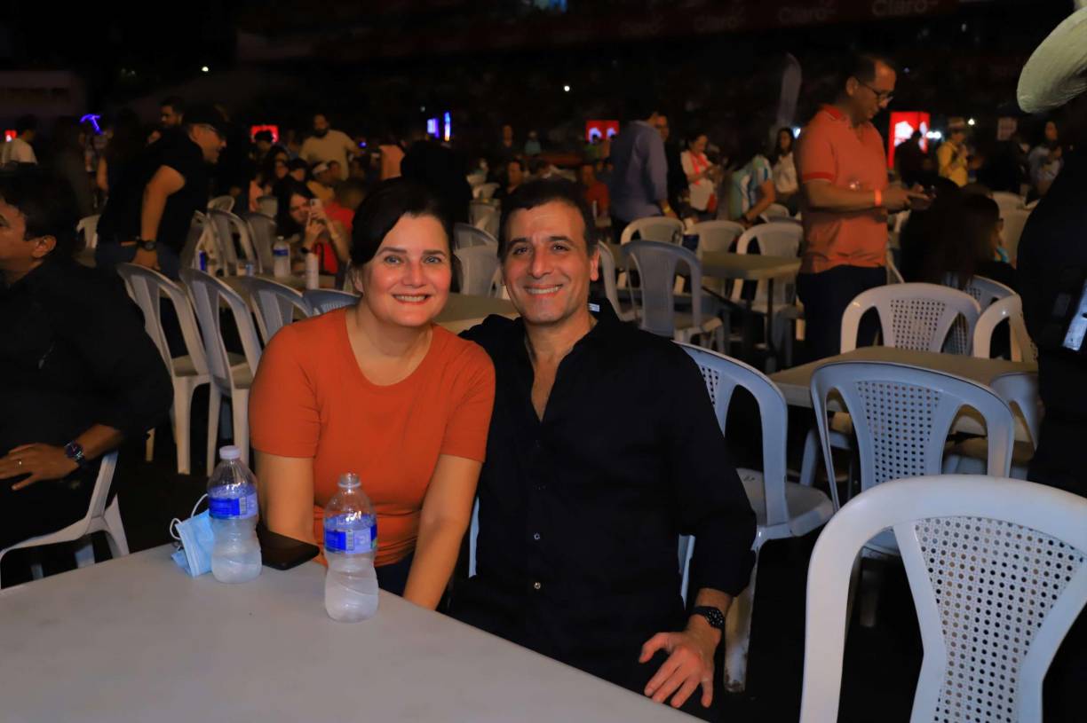 FOTOS: Así disfrutaron los sampedranos del concierto de “El Buki”