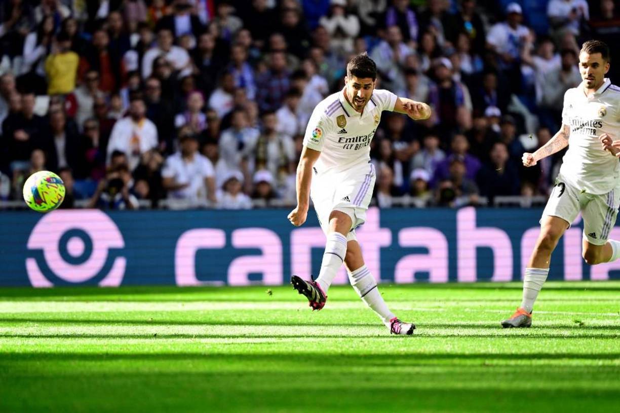 Bombazo. Según informó Footbal Transfers , Marco Asensio podría dejar las filas del Real Madrid y llegaría al FC Barcelona en el próximo mercado de pases. 