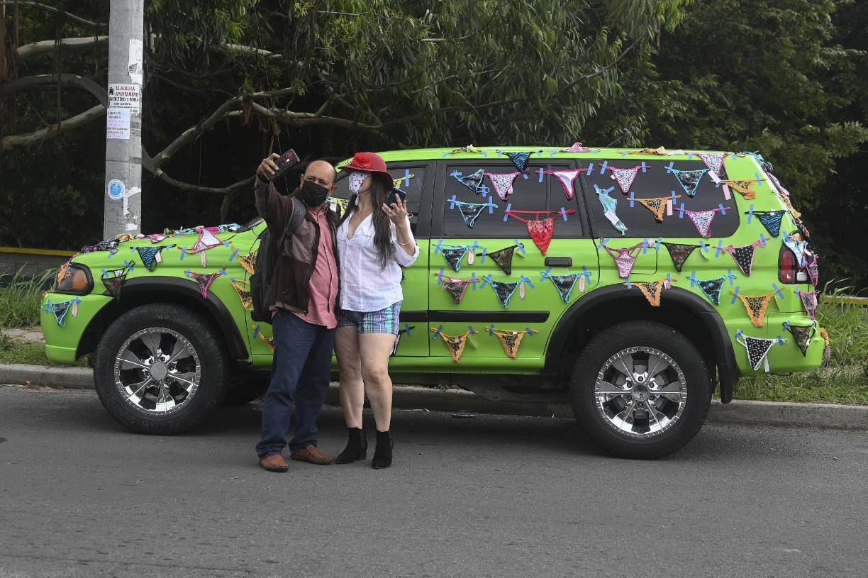 Muchas personas se acercaron a tomarse una fotografía con la doctora. 