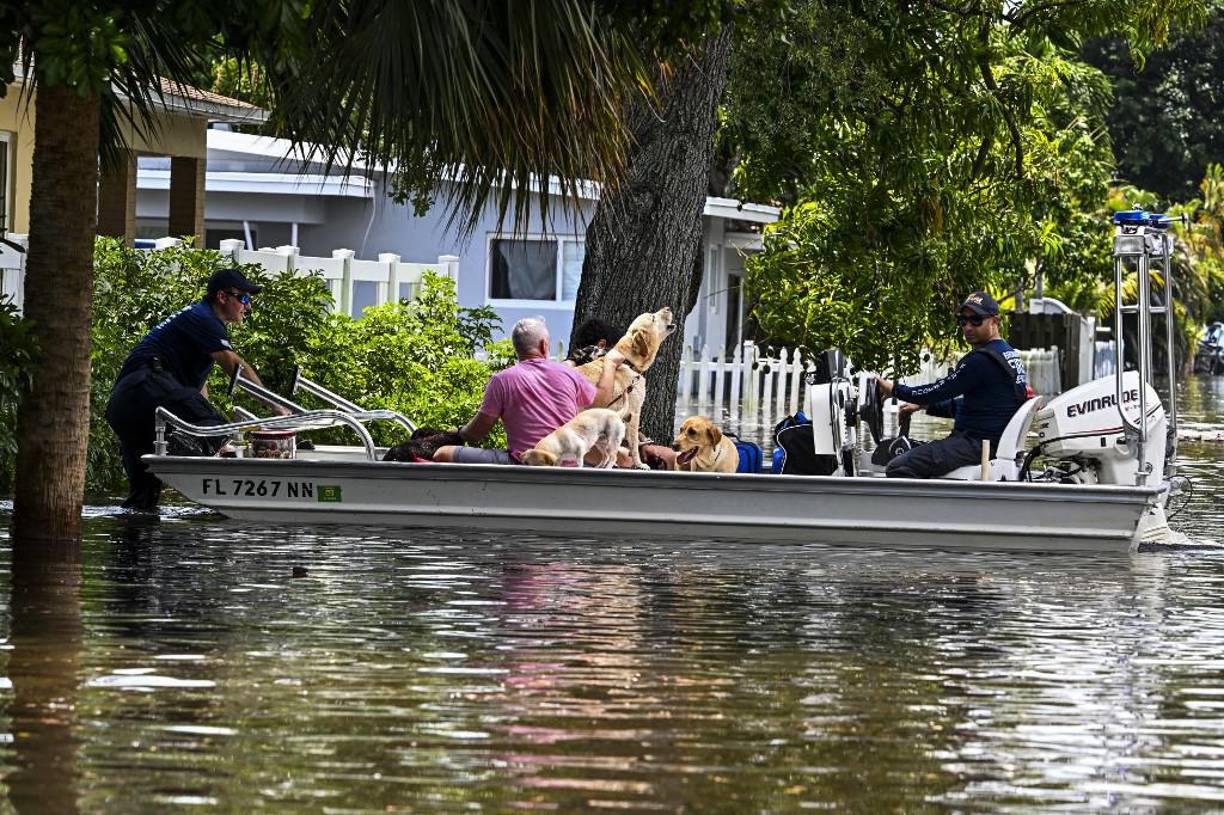 El servicio meteorológico estadounidense mantiene en vigor una vigilancia por posibles inundaciones en las costas del área metropolitana de Miami, debido a que los suelos están saturados de agua y a que se esperan nuevas precipitaciones este jueves, indicó en Twitter. 