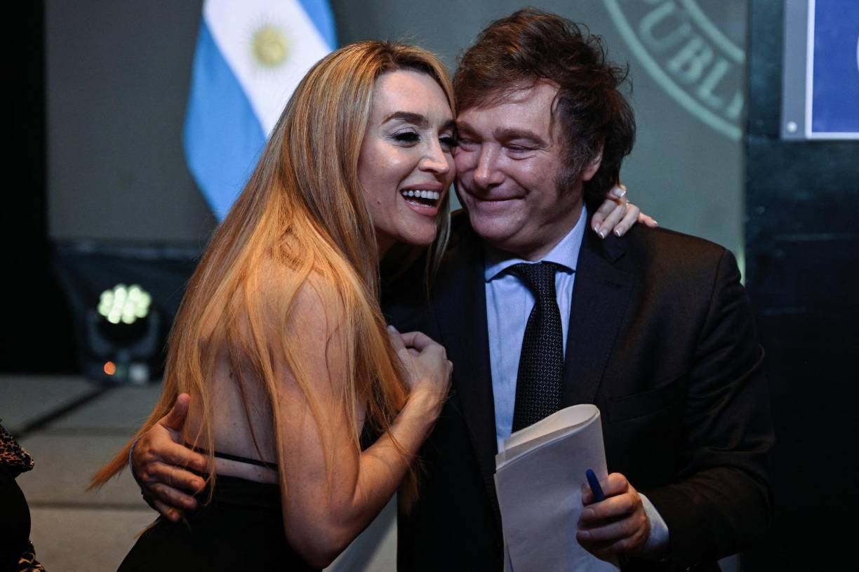 Flórez y Milei hicieron pública su relación en agosto pasado y, desde entonces, no han faltado los rumores sobre si es un montaje.