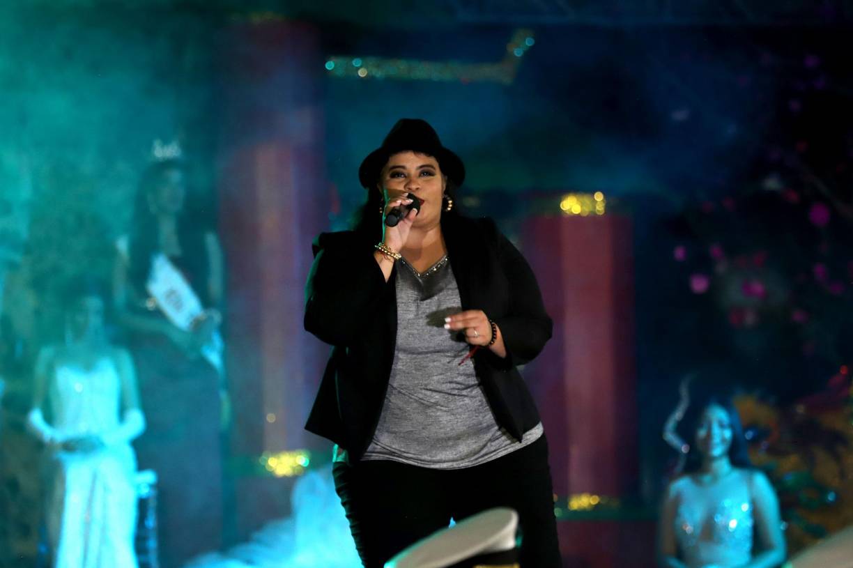 También hubo participación de artistas locales que deleitaron a los presentes con sus interpretaciones.