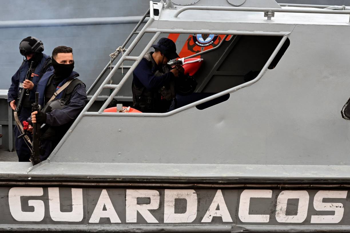 Los delincuentes a menudo se hacen pasar por pescadores y están muy bien organizados. Luego siguen la marcha de los barcos para gestionar la recepción de la mercancía en los puertos europeos.