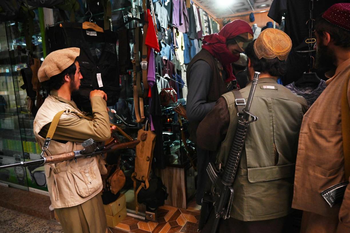 Sus cuerpos, golpeados, están cubiertos de hematomas tan grandes que cubren toda la parte baja de la espalda, en uno de ellos, el hombro completo en otro, y los muslos, en ambos casos.