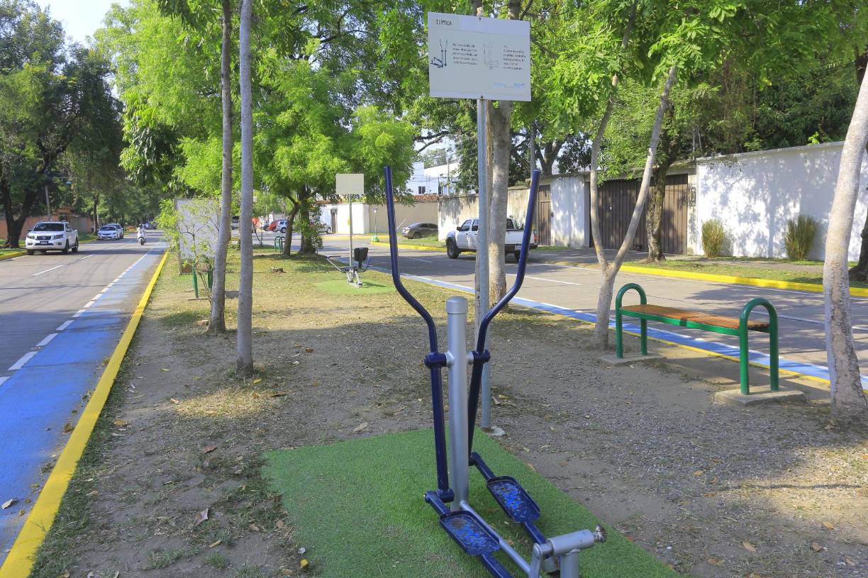 Uno de los más utilizados hasta ahora sigue siendo el del barrio Los Andes, que por la mañana pero sobre todo por la tarde noche es muy visitado por los ciudadanos que se ejercitan al aire libre.