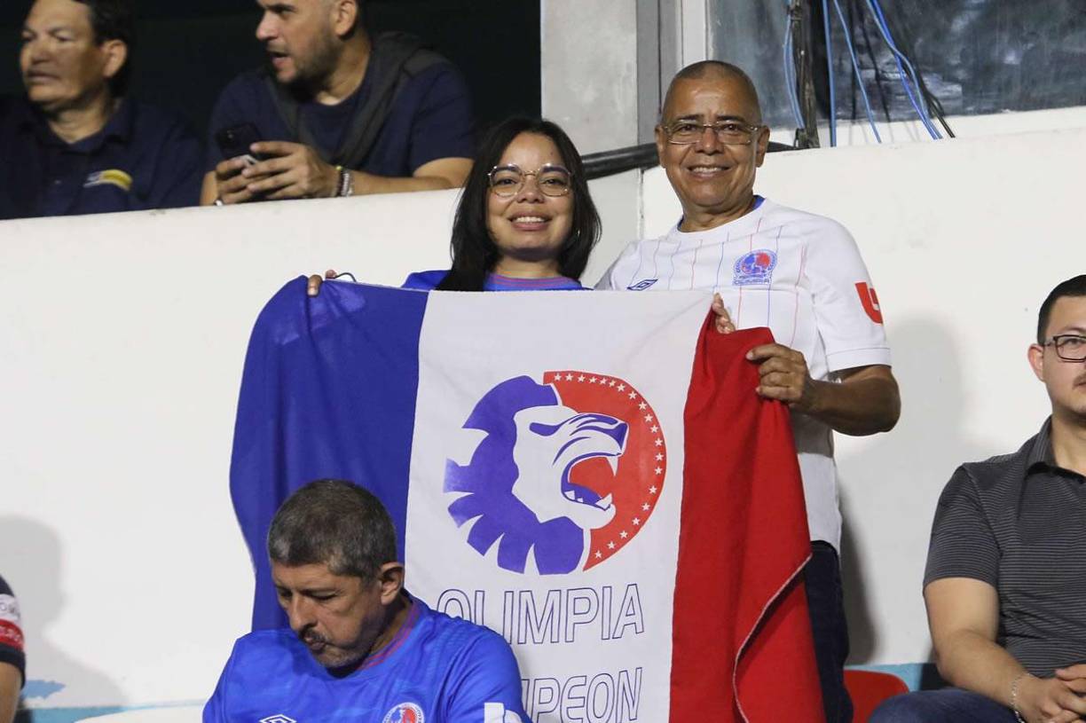 Los aficionados olimpistas llegaron en gran número al estadio Nacional Chelato Uclés.