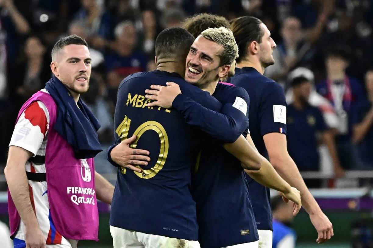 Griezmann se encargó de felicitar a Mbappé luego de su brillante actuación.