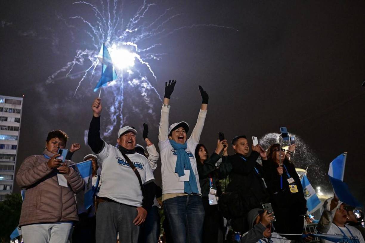 “Debemos superar obstáculos significativos para liberar al Estado de aquellos que lo han capturado durante años, utilizándolo como botín propio”, señaló.