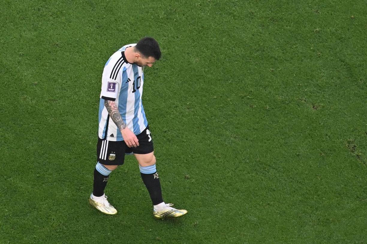 La imagen de Messi, cabizbajo, se volvió a repetir en el debut de Argentina.